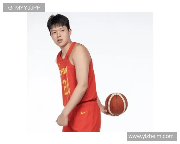 杨瀚森持球突破 连续晃动上篮得手